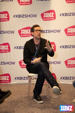 ������Ȥ�佱��XBIZ Show��ר�ҷ��� (21)