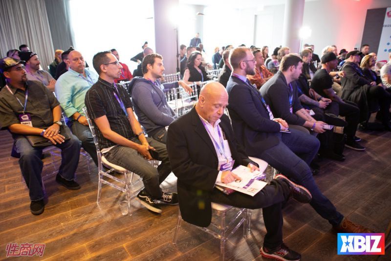 ������Ȥ�佱��XBIZ Show��ר�ҷ��� (22)