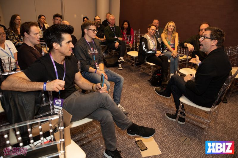 ������Ȥ�佱��XBIZ Show��ר�ҷ��� (24)