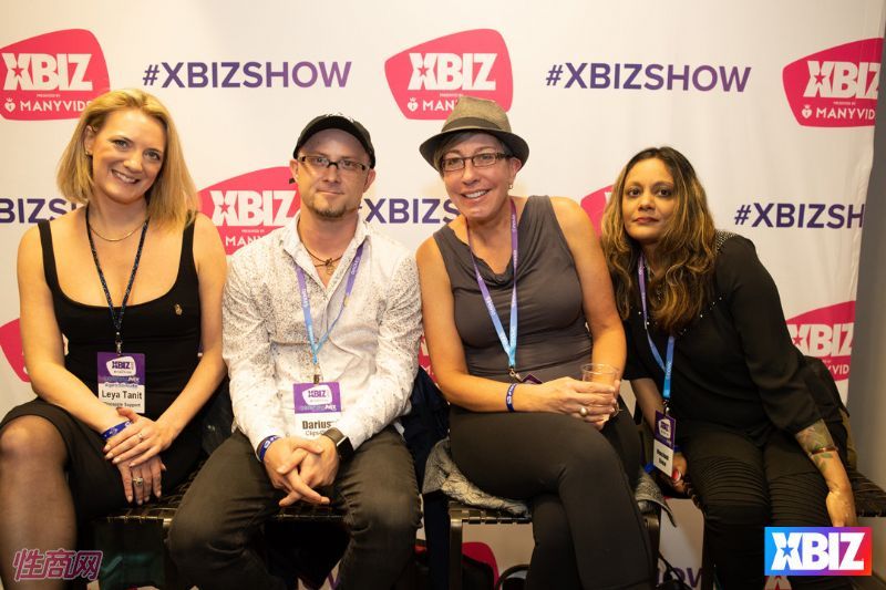 ������Ȥ�佱��XBIZ Show��ר�ҷ��� (34)