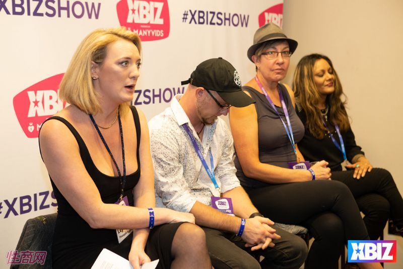 ������Ȥ�佱��XBIZ Show��ר�ҷ��� (35)