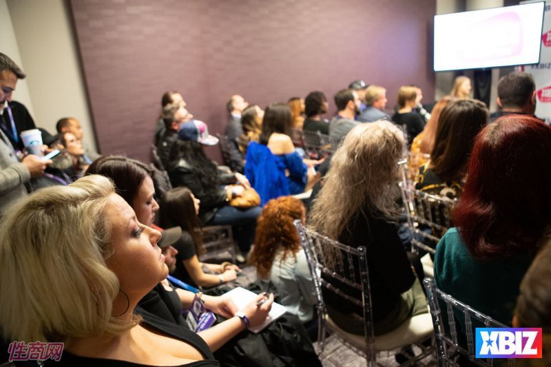 ������Ȥ�佱��XBIZ Show��ר�ҷ��� (38)