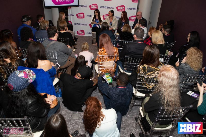 ������Ȥ�佱��XBIZ Show��ר�ҷ��� (40)