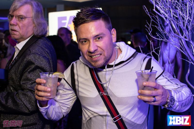 ������Ȥ�佱��XBIZ��������� (44)