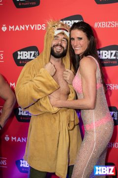 ������Ȥ�佱��XBIZ��������� (32)