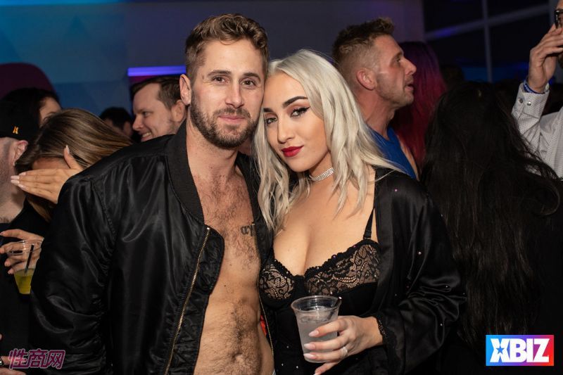 ������Ȥ�佱��XBIZ��������� (33)