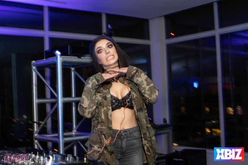 ������Ȥ�佱��XBIZ��������� (39)