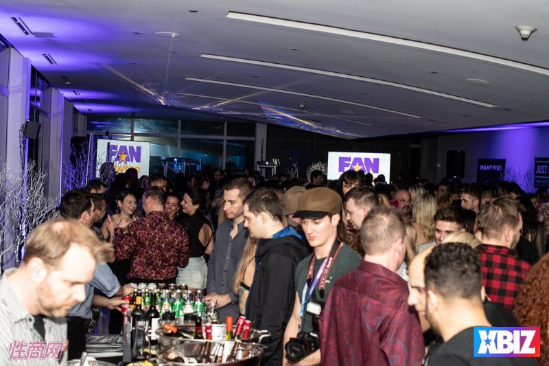 ������Ȥ�佱��XBIZ��������� (54)