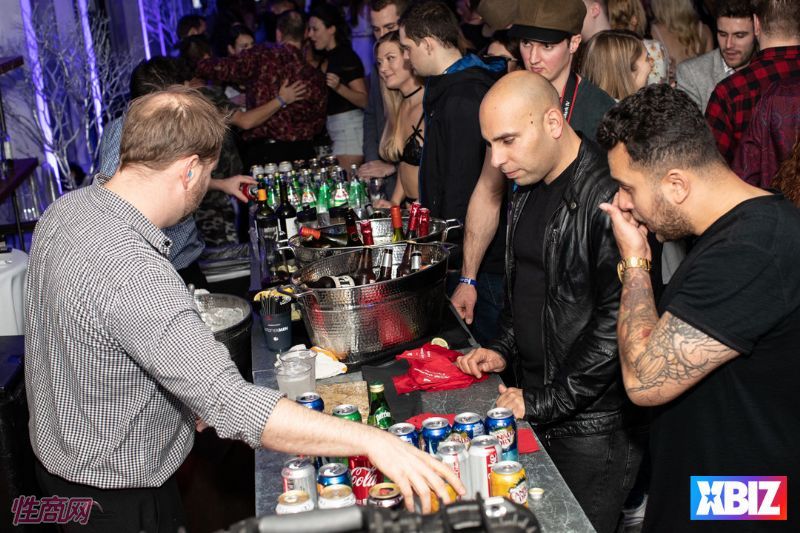 ������Ȥ�佱��XBIZ��������� (56)