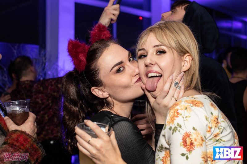 ������Ȥ�佱��XBIZ��������� (55)