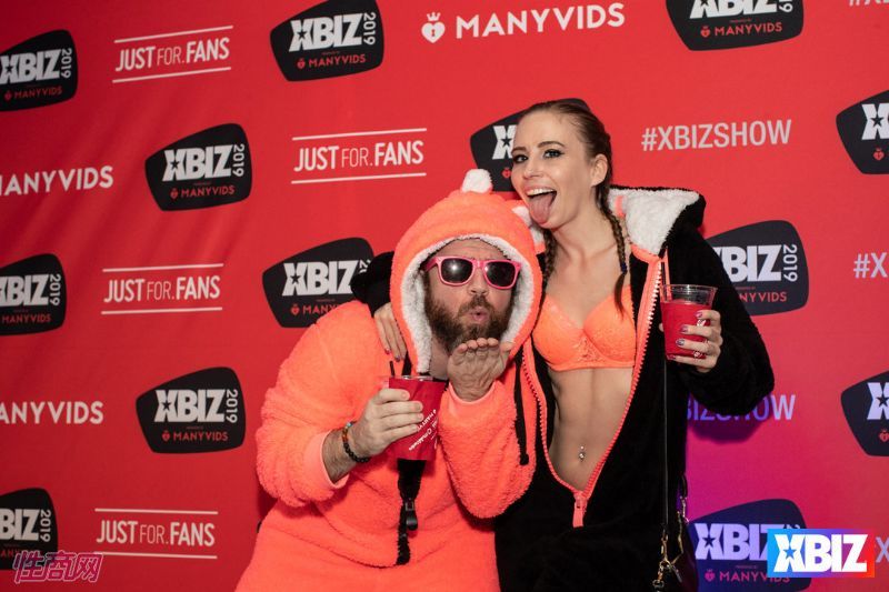 ������Ȥ�佱��XBIZ��������� (8)