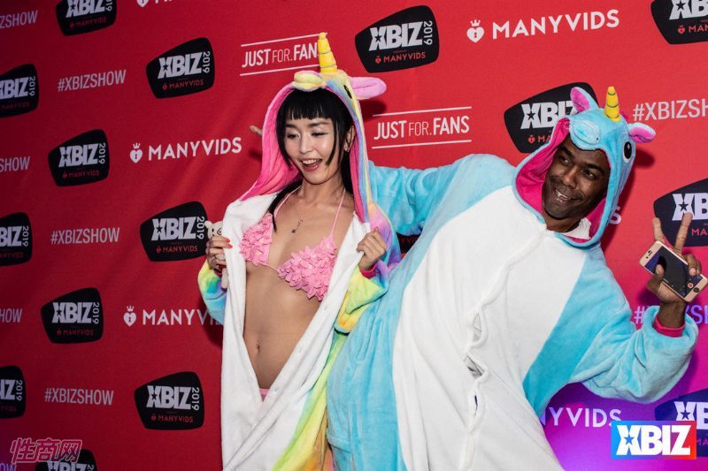 ������Ȥ�佱��XBIZ��������� (11)