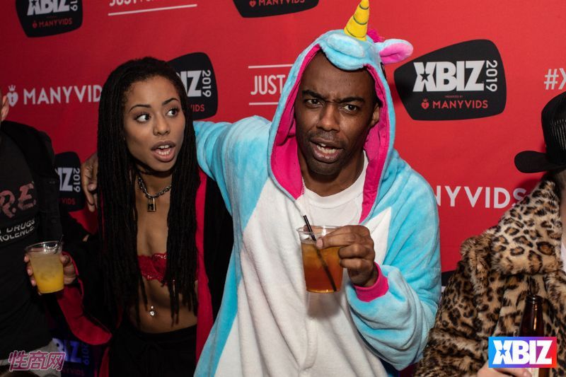 ������Ȥ�佱��XBIZ��������� (25)