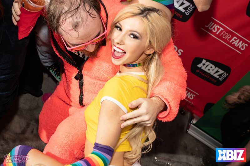 ������Ȥ�佱��XBIZ��������� (27)