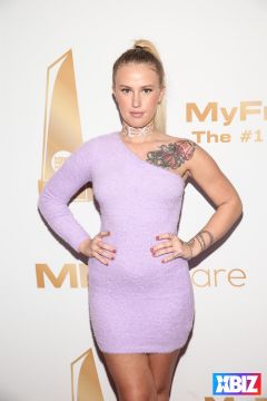 ������Ȥ�佱��XBIZ����̺�� (30)