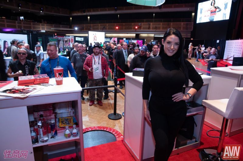 ǰ����AngelaWhite�����ķ�˿�����˳���