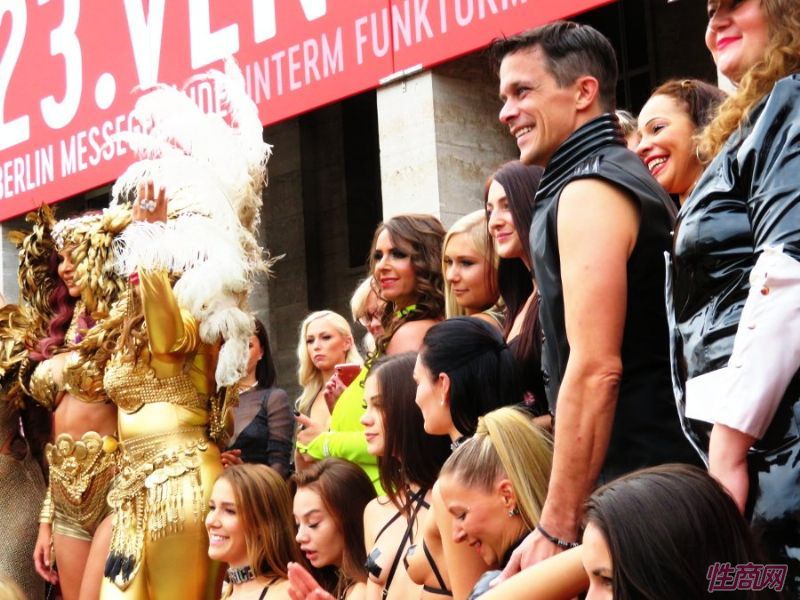 ��Ļʽ��Ⱥ����