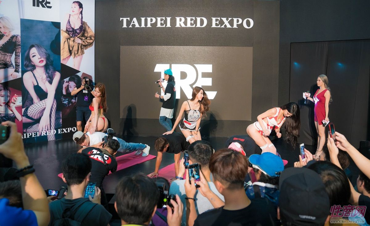 舞台上和观众的暧昧互动游戏