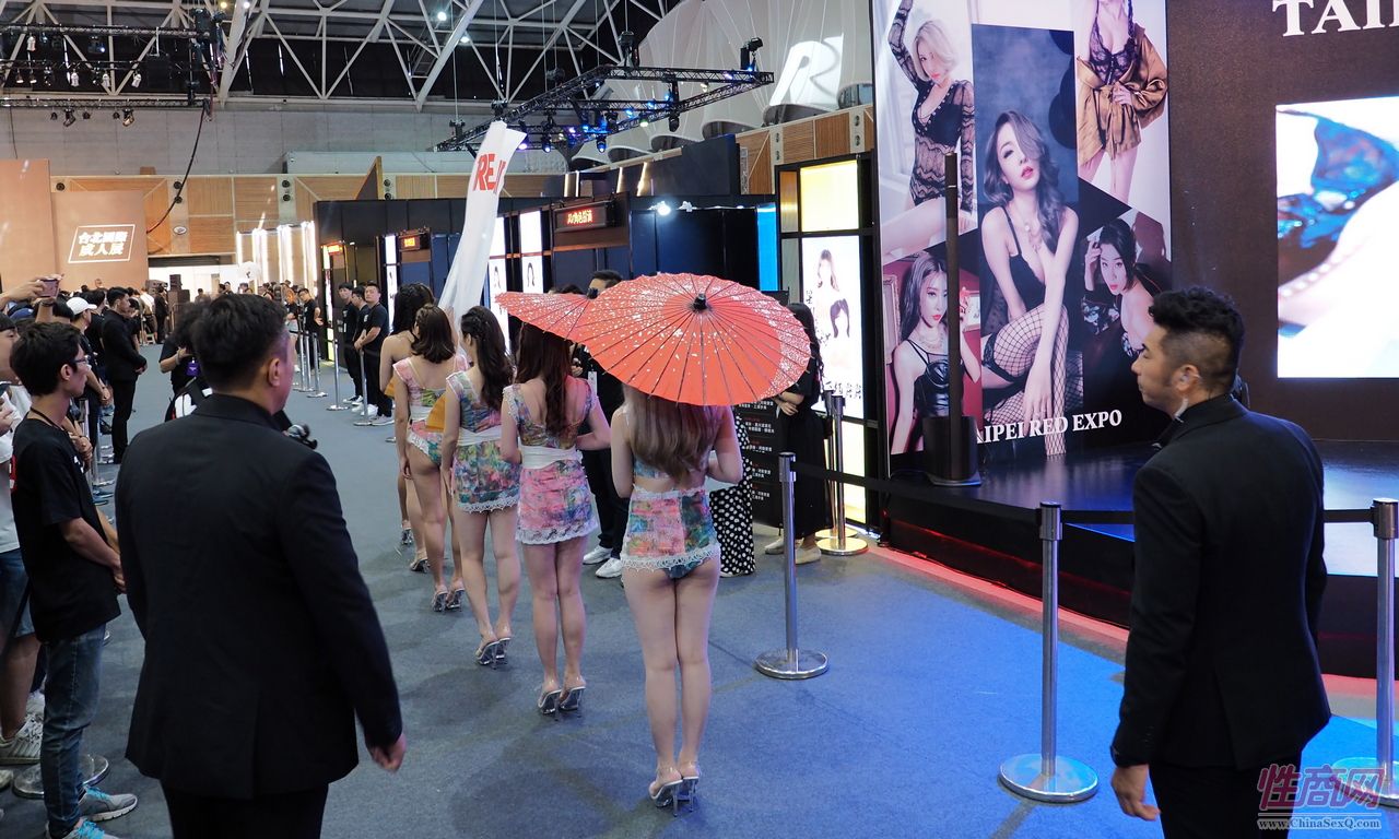 传统情趣服饰表演_