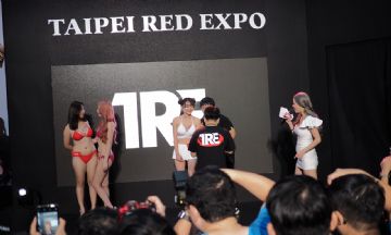 �ձ�����Ů���ű��в�����̨�����˲���ͼƬ27