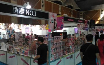 �ձ�����Ů���ű��в�����̨�����˲���ͼƬ22