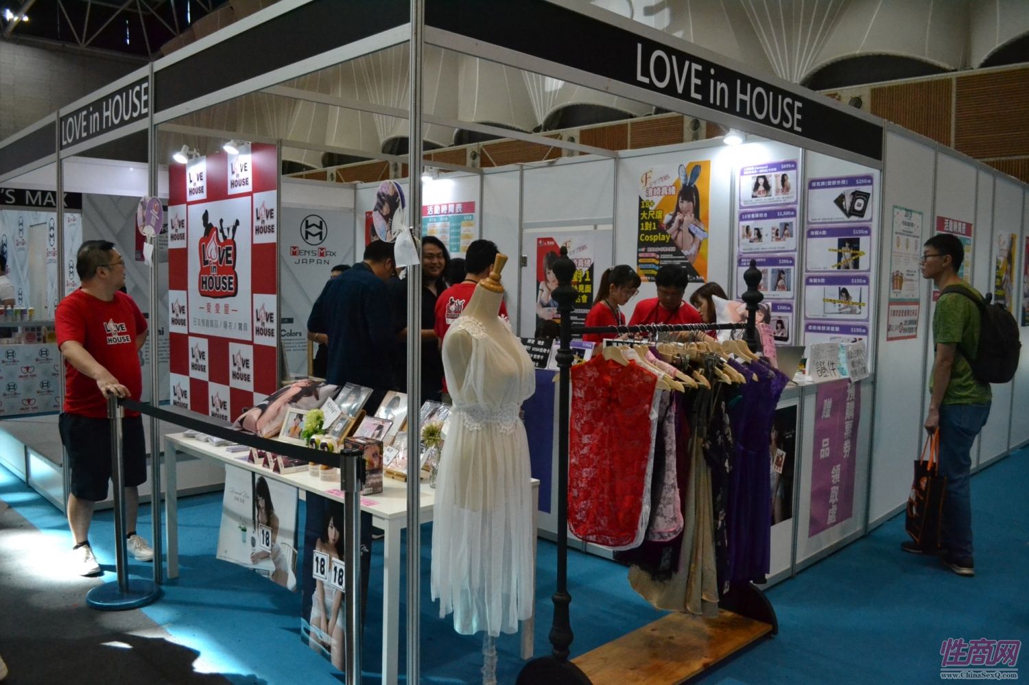 日本著名女优桥本有菜亮相台北成人博览图片32