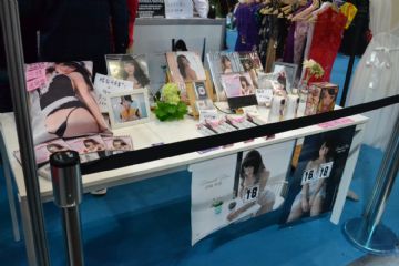 �ձ�����Ů���ű��в�����̨�����˲���ͼƬ33