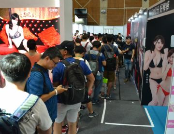 �ձ�����Ů���ű��в�����̨�����˲���ͼƬ34