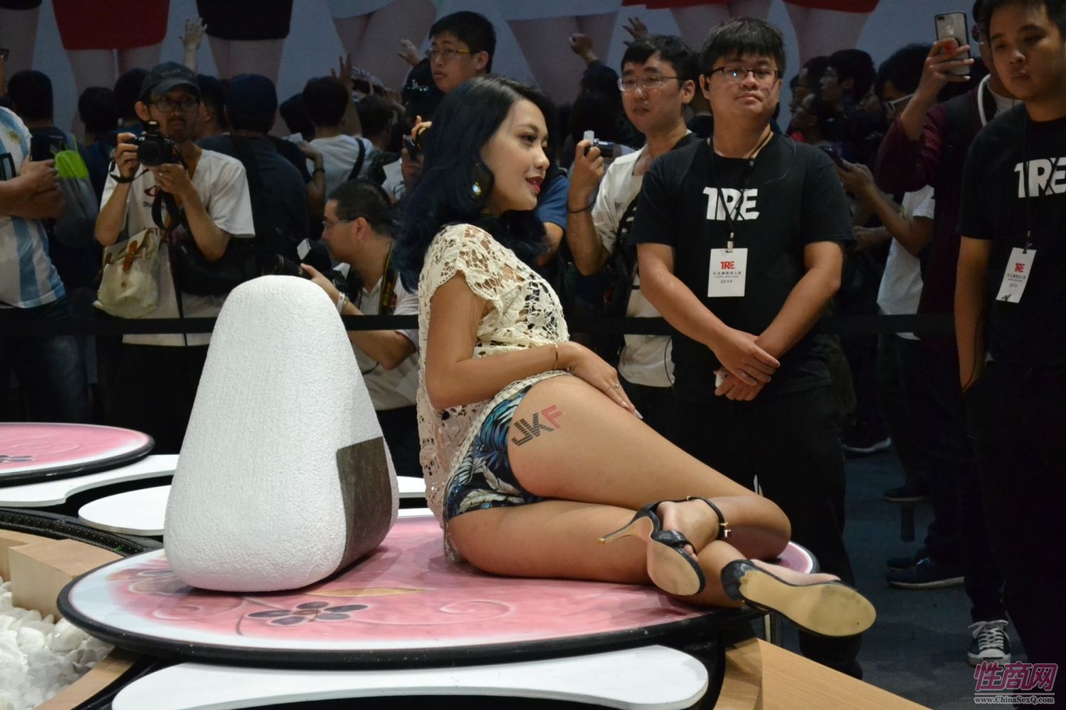 日本著名女优桥本有菜亮相台北成人博览图片40