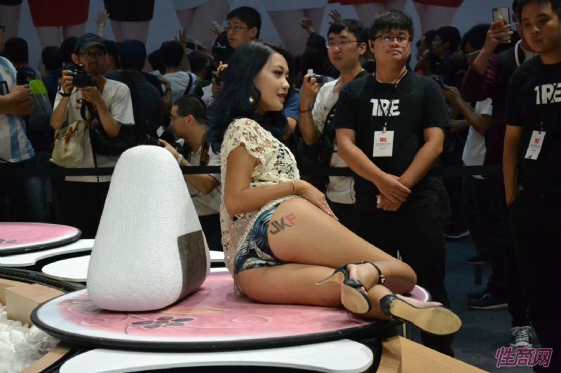 �ձ�����Ů���ű��в�����̨�����˲���ͼƬ40