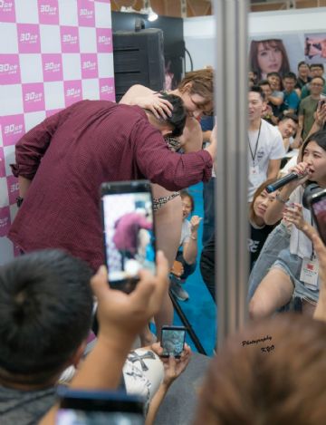 �ձ�����Ů���ű��в�����̨�����˲���ͼƬ41