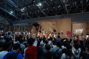 �ձ�����Ů���ű��в�����̨�����˲���ͼƬ49