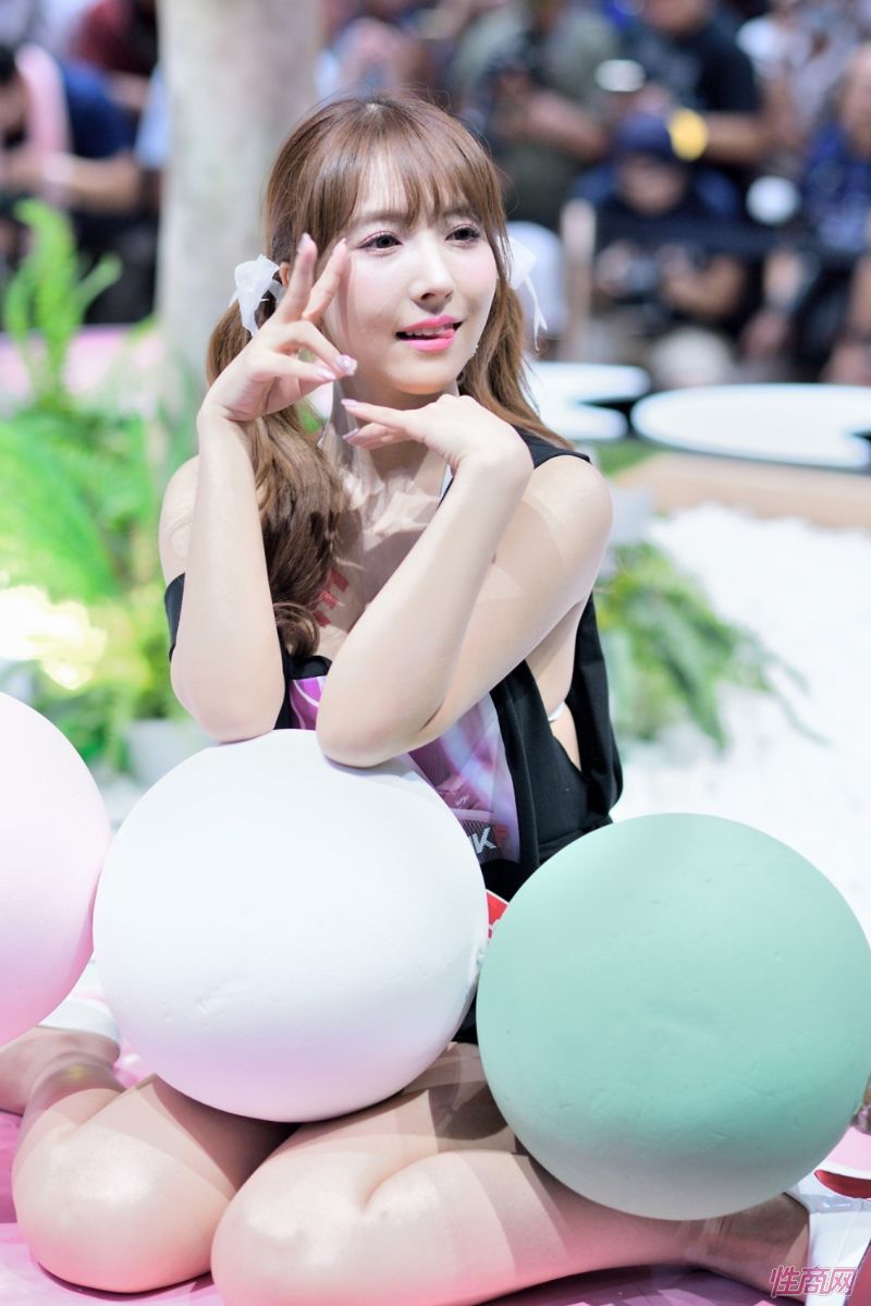 �ձ�����Ů���ű��в�����̨�����˲���ͼƬ54