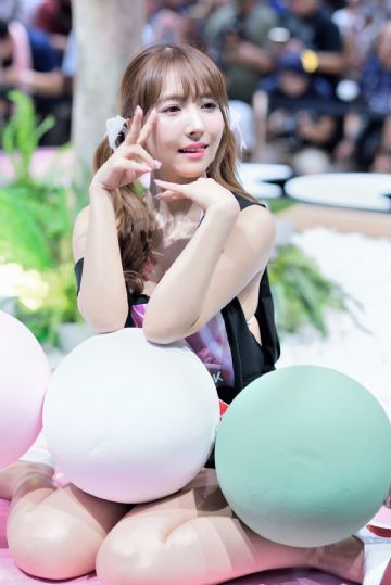 �ձ�����Ů���ű��в�����̨�����˲���ͼƬ54