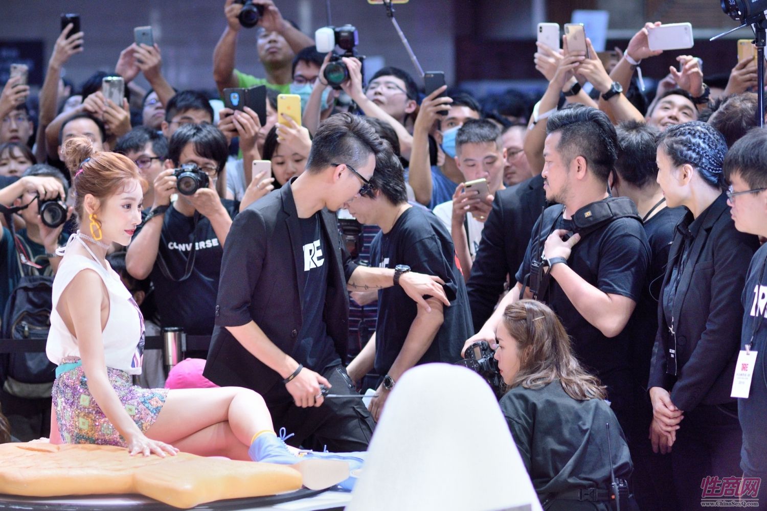 日本著名女优桥本有菜亮相台北成人博览图片55