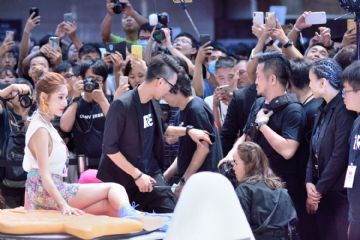 �ձ�����Ů���ű��в�����̨�����˲���ͼƬ55