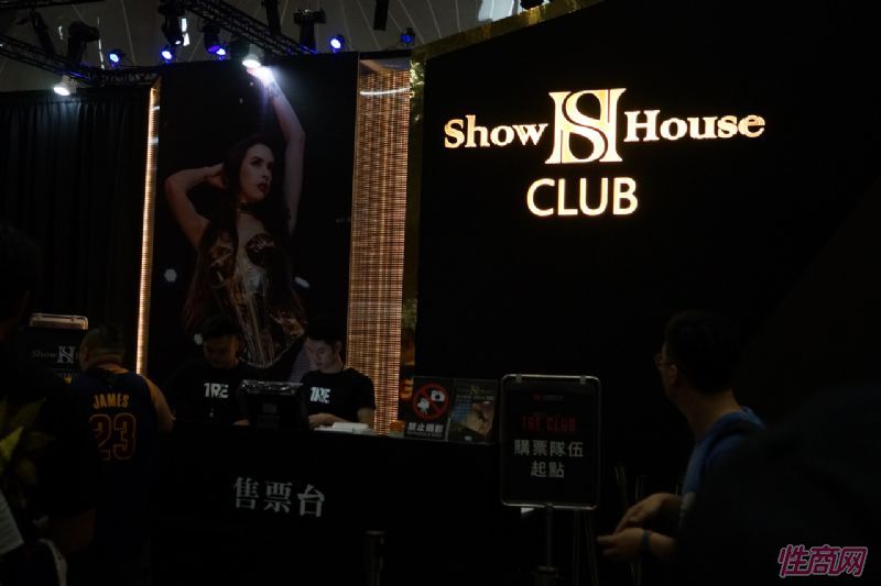 ���ں�Ů�����ܻ���̨�����˲�����������ͼƬ45