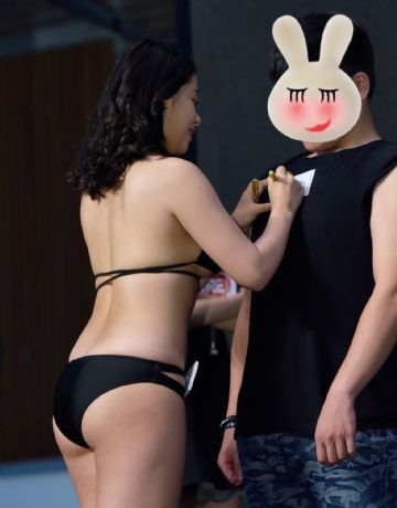 �Ӿ�ʢ��о���Ů�����μ�̨�����˲�����ͼƬ23