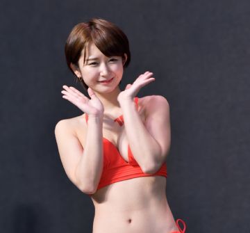 �Ӿ�ʢ��о���Ů�����μ�̨�����˲�����ͼƬ31