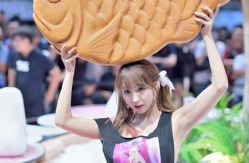 �Ӿ�ʢ��о���Ů�����μ�̨�����˲�����ͼƬ34