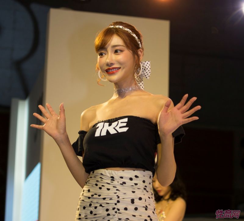 �Ӿ�ʢ��о���Ů�����μ�̨�����˲�����ͼƬ41