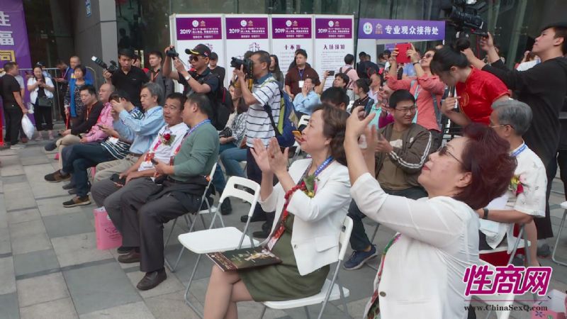 ����չ�ÿ�����Ů���ߴ�����������Ļ���ͼƬ39