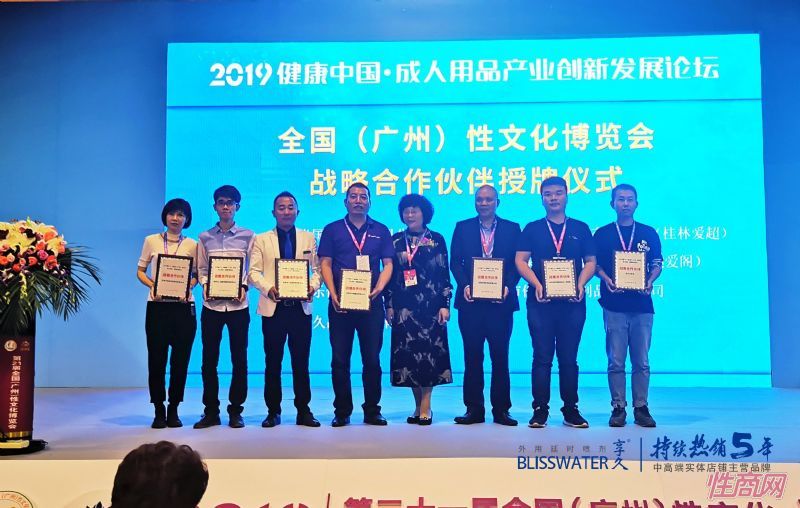 ����չ�ÿ�����Ů���ߴ�����������Ļ���ͼƬ49