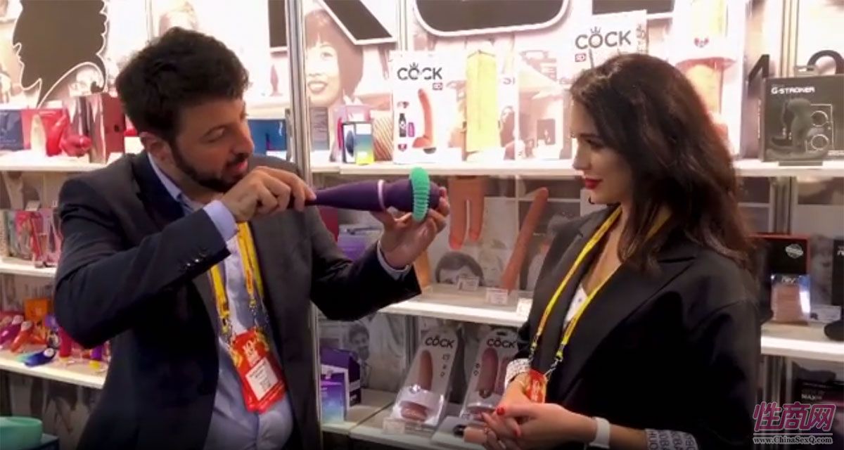 现场演示情趣玩具