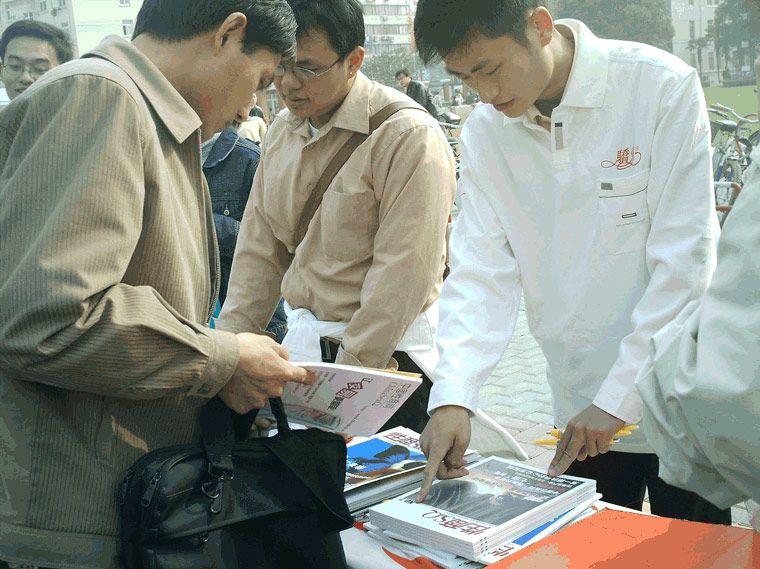 ������Ա����ظ�ͬѧѯ��