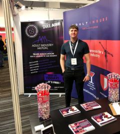 ˧����չ�̹�����Ա