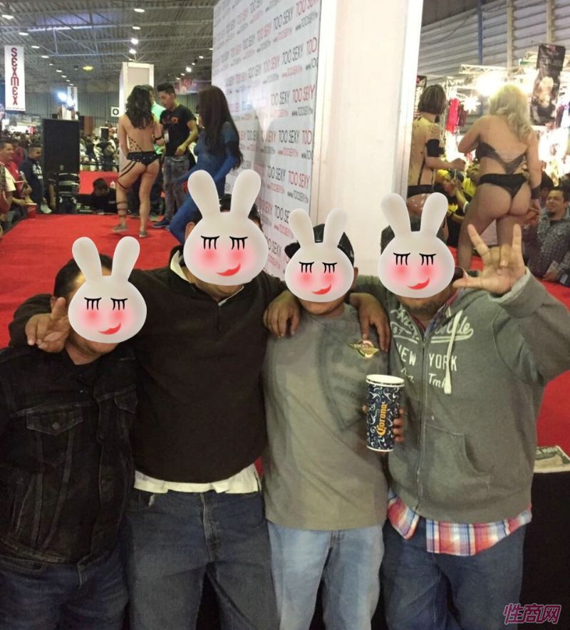 ��λ��������̨ǰ��Ӱ