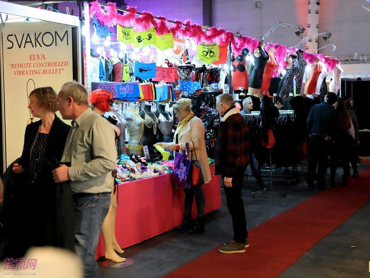 ��Ȥ����չ̨