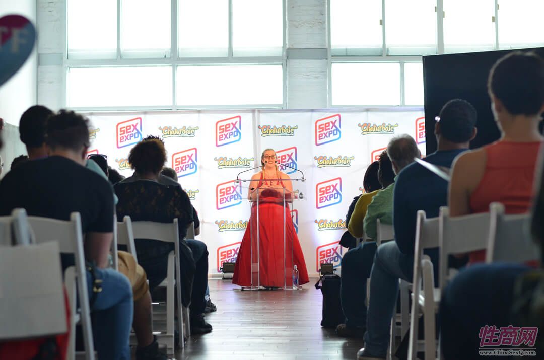 专家论坛座无虚席