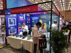 �������չ̨